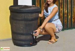 Roto Cuve De Récupération D’Eau De Pluie 130 L Tonneau Imitation Bois -Solid || Axi || EXIT TOYS Soldes Boutique cuve recuperateur eau pluie tonneau imitation bois 1