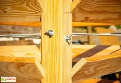 Tour De Culture Verticale En Bois De Mélèze 65 X 73 Cm -Solid || Axi || EXIT TOYS Soldes Boutique details tour culture verticale meleze