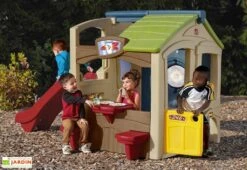 Step2 Cabane De Jardin Enfant - Maison De Jeux Tout-en-Un Fun Center -Solid || Axi || EXIT TOYS Soldes Boutique maison loisirs tout en un neighborhood fun center toboggan cibles table pique nique 2