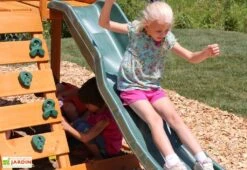 KidKraft Portique En Bois Ainsley Balançoires, Toboggan, Escalade 11 KidKraft Portique En Bois Ainsley Balançoires, Toboggan, Escalade -Solid || Axi || EXIT TOYS Soldes Boutique portique bois enfant balancoires toboggan mur escalade 4