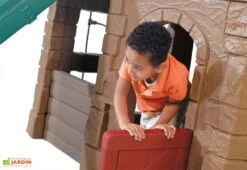 Step2 Aire De Jeux Adventure Lodge Play Center : Portique, Cabane, Toboggan -Solid || Axi || EXIT TOYS Soldes Boutique structure geante enfants portique balancoire cabane avec plateforme toboggan panier basket 550x300x220cm 4