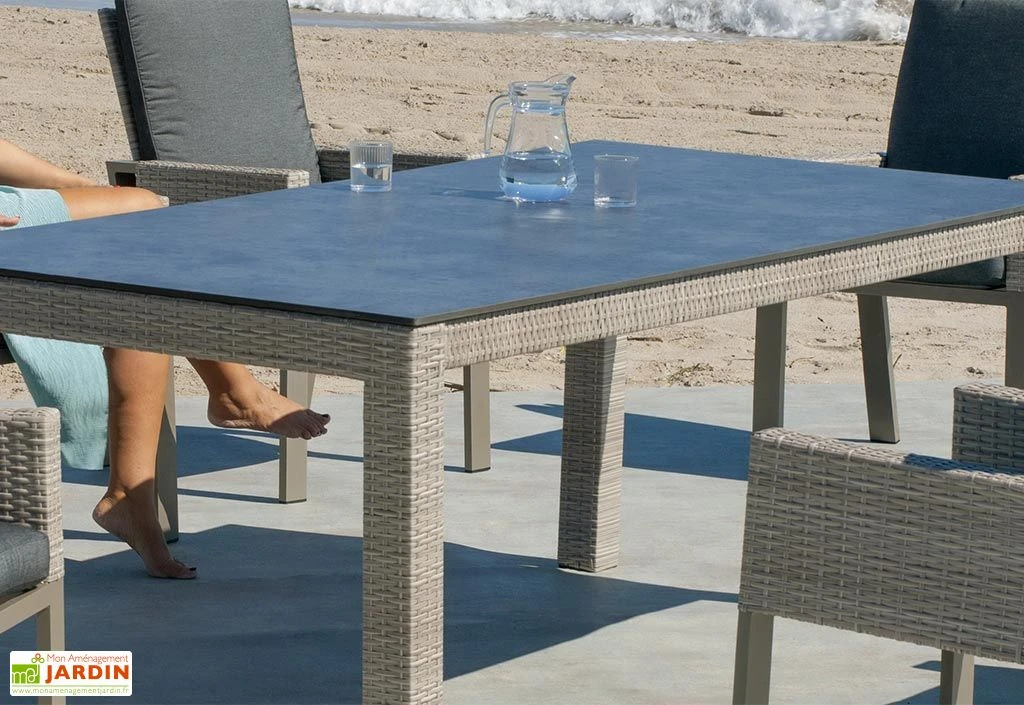 Hevea Table De Jardin En Aluminium Et Résine Tressée Avec Plateau En Bois Albany 4 Hevea Table De Jardin En Aluminium Et Résine Tressée Avec Plateau En Bois Albany – Image 2